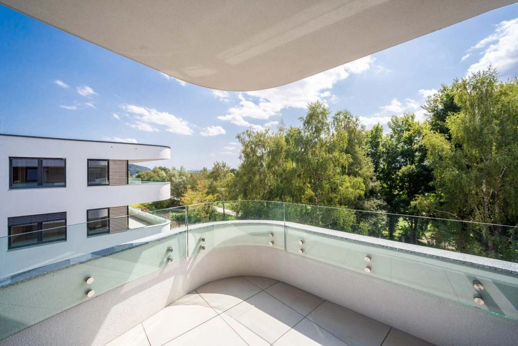 Heat strengthened glass