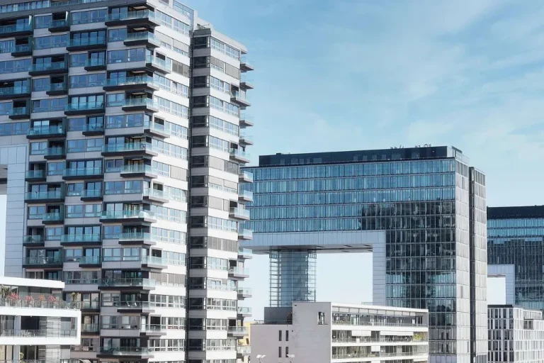 How Tempered Laminated Glass Contributes to Sustainable Building Design