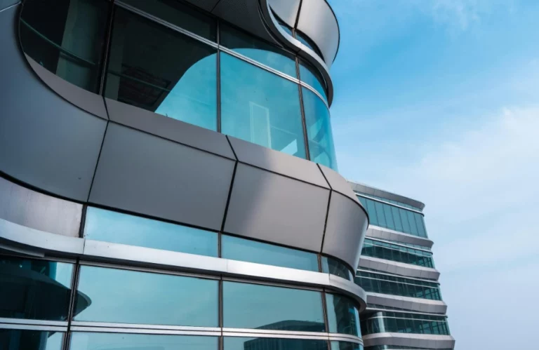 What Makes a Reliable Export Glass Supplier for Builders