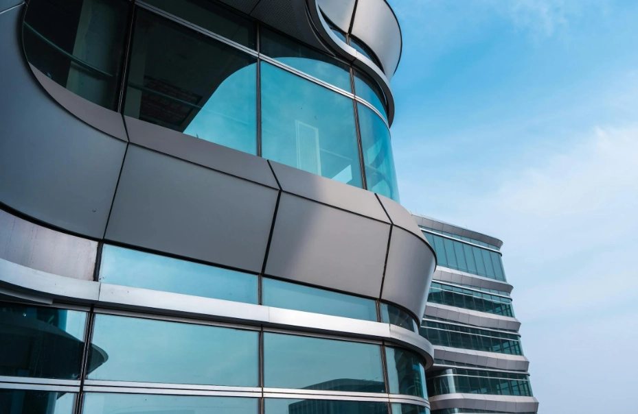 What Makes a Reliable Export Glass Supplier for Builders