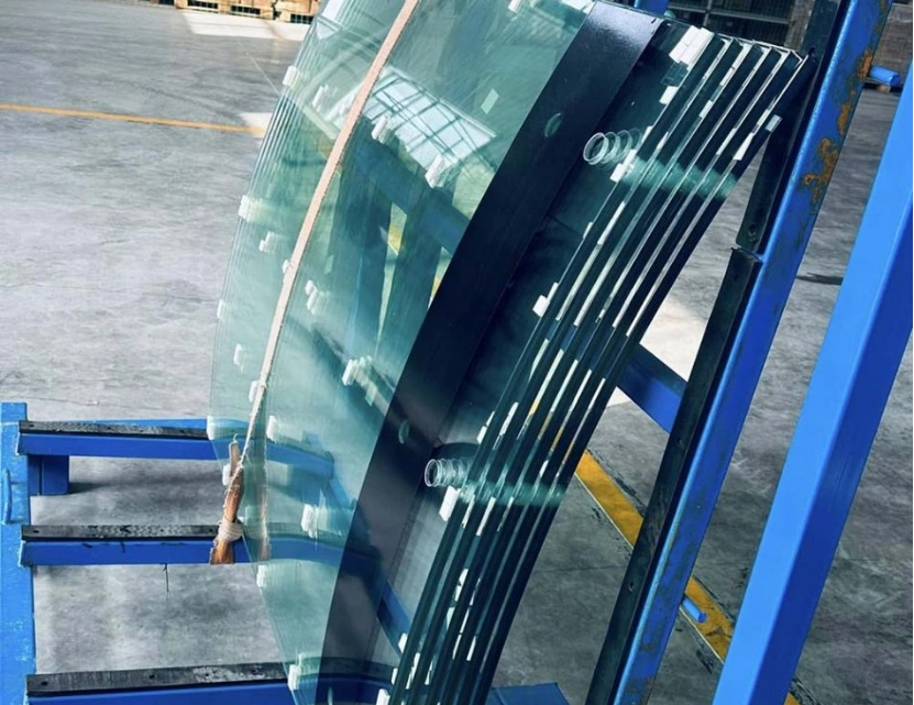 Vidrio templado con formas y agujeros comlex