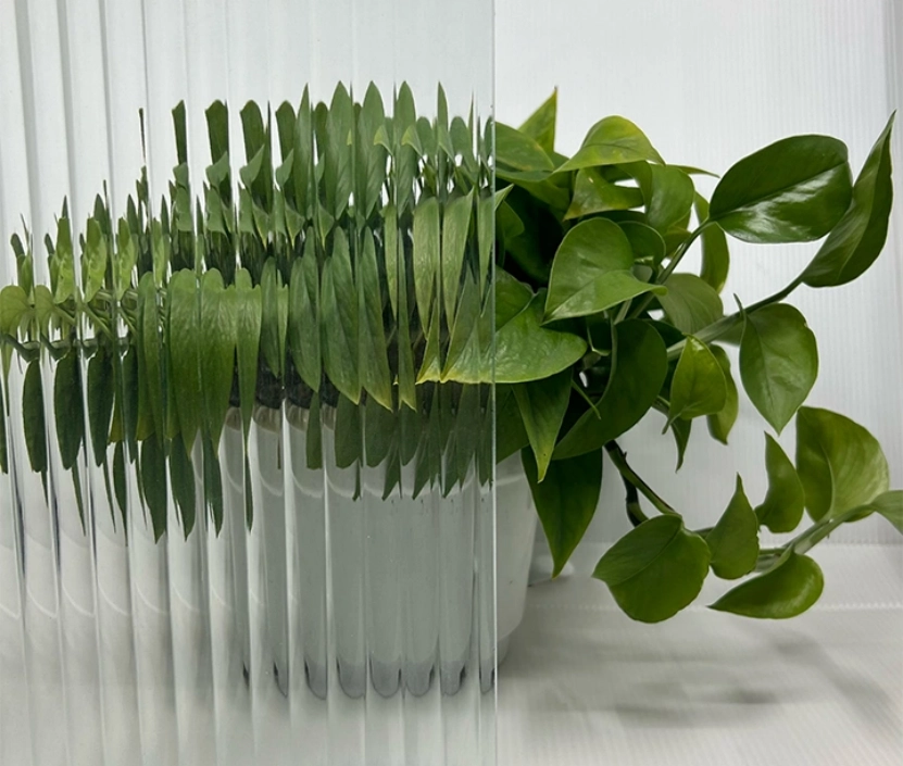Patterned clear glass