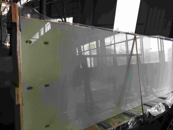 low-iron-tempered-laminated-glass-panel